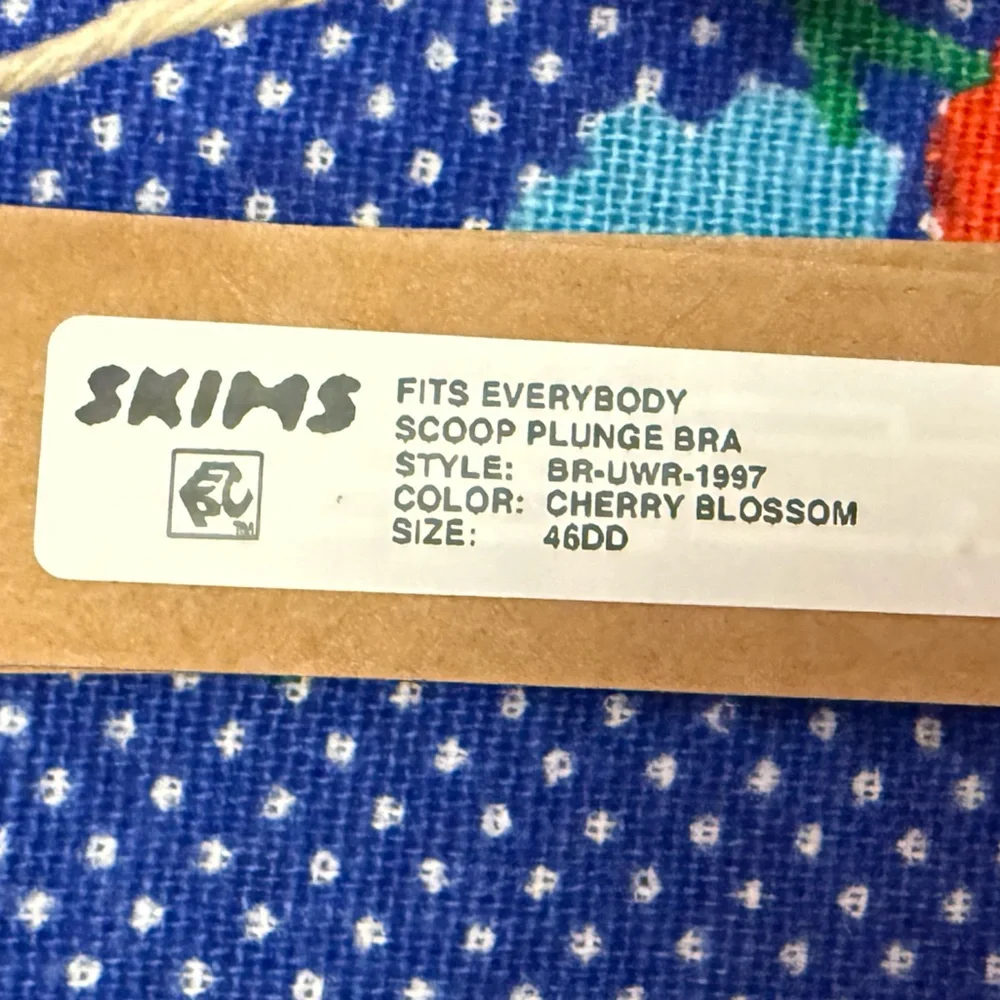 SKIMS Fits Everybody Scoop plunge bra NWT 46DD Cherry Blossom pink - Picture 4 of 4